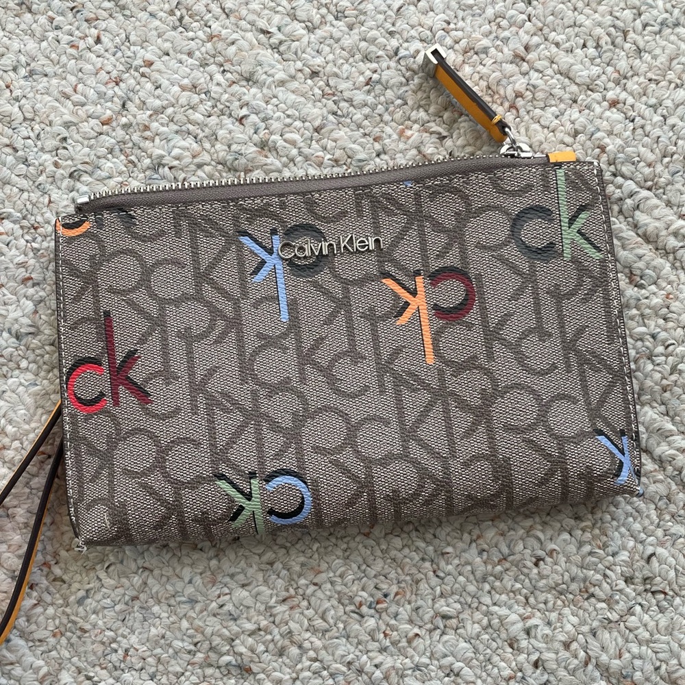 Calvin Klein Tan and Light brown: multi colored Handbag New